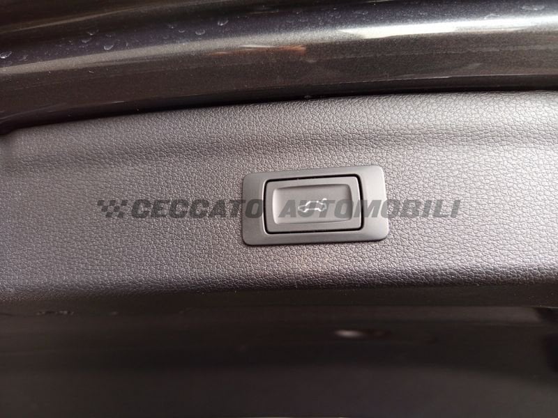 Audi Q3  II 2018 35 2.0 tdi S line edition s-tronic