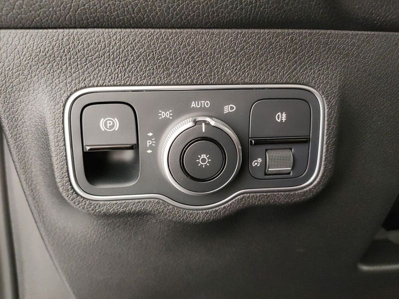 Mercedes-Benz   180 d Premium auto