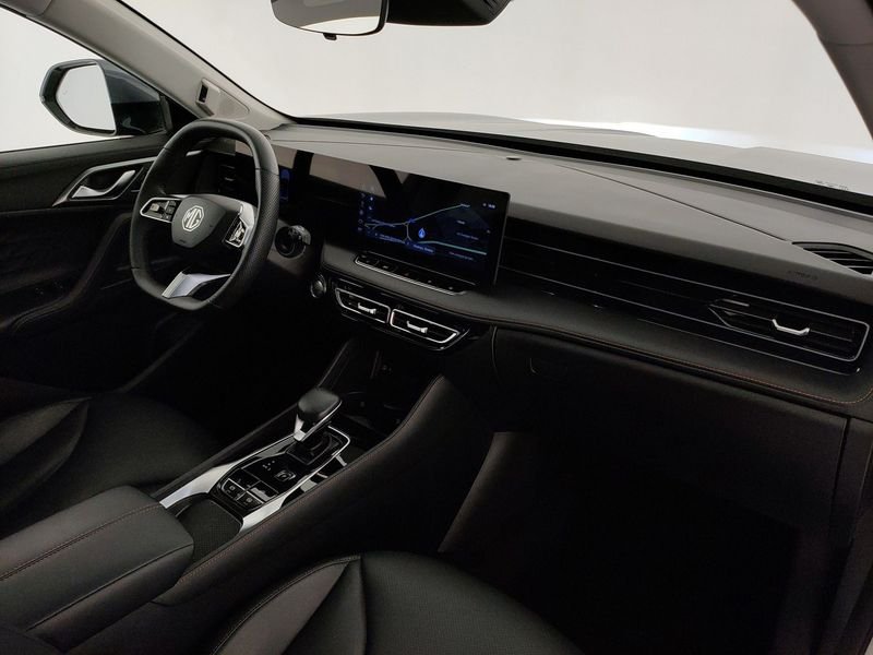 MG HS  1.5 Luxury auto