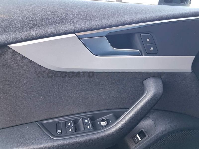 Audi A4  Avant 30 2.0 tdi mhev Business Advanced 136cv s-tronic