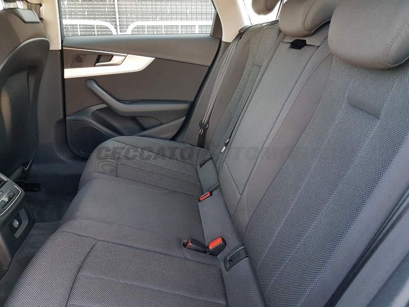 Audi A4  Avant 30 2.0 tdi mhev Business Advanced 136cv s-tronic