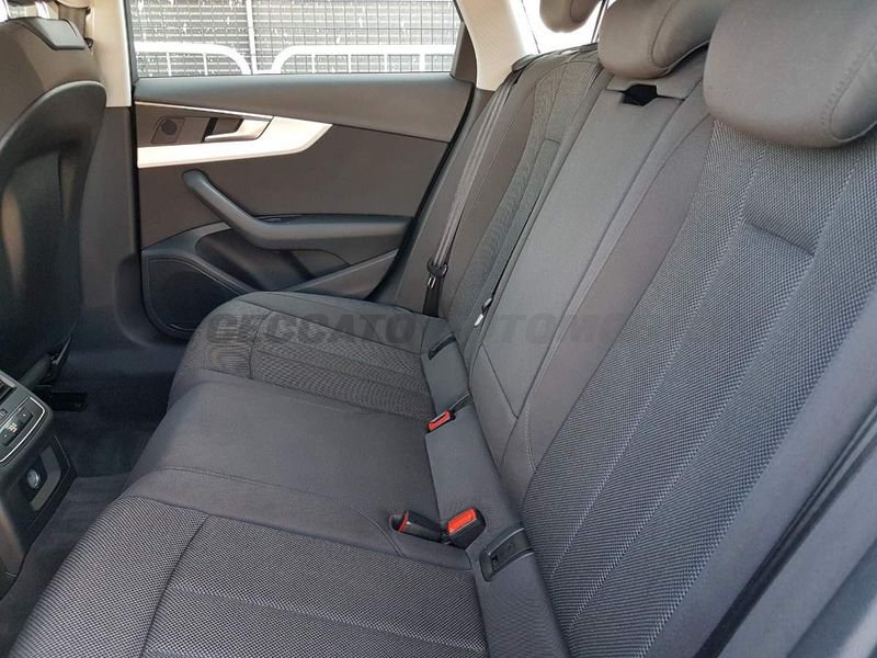 Audi A4  Avant 30 2.0 tdi mhev Business Advanced 136cv s-tronic