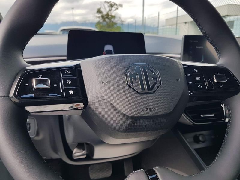 MG MG3  1.5 hybrid+ Luxury auto