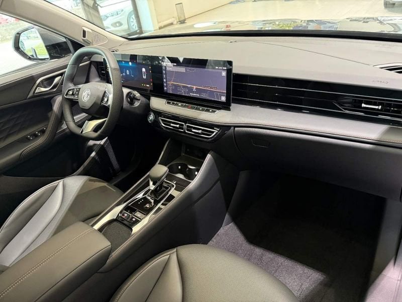 MG HS  1.5 hybrid+ Luxury auto