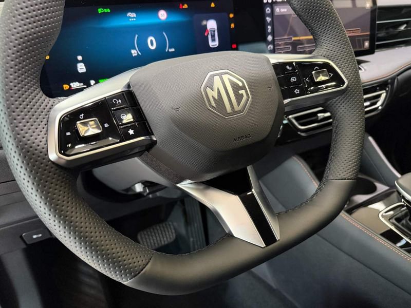 MG HS  1.5 hybrid+ Luxury auto