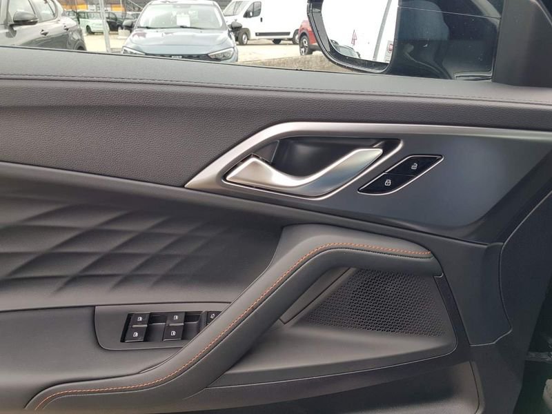 MG HS  1.5 hybrid+ Luxury auto