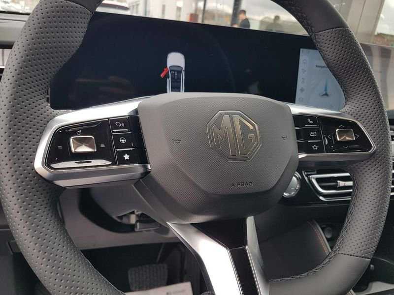 MG HS  1.5 hybrid+ Luxury auto