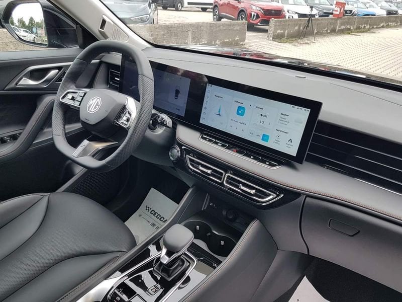 MG HS  1.5 hybrid+ Luxury auto