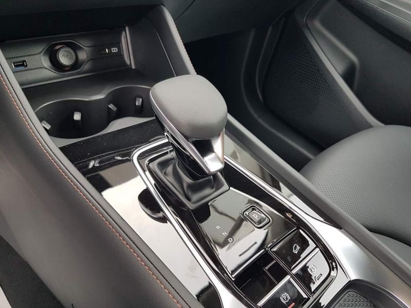 MG HS  1.5 hybrid+ Luxury auto