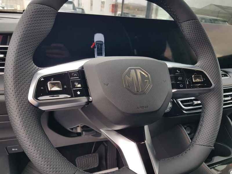 MG HS  1.5 hybrid+ Luxury auto