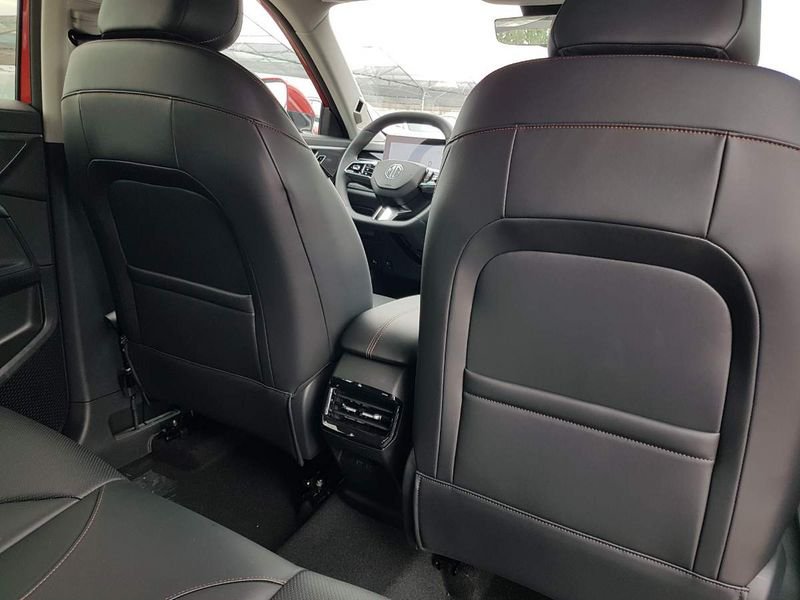 MG HS  1.5 hybrid+ Luxury auto
